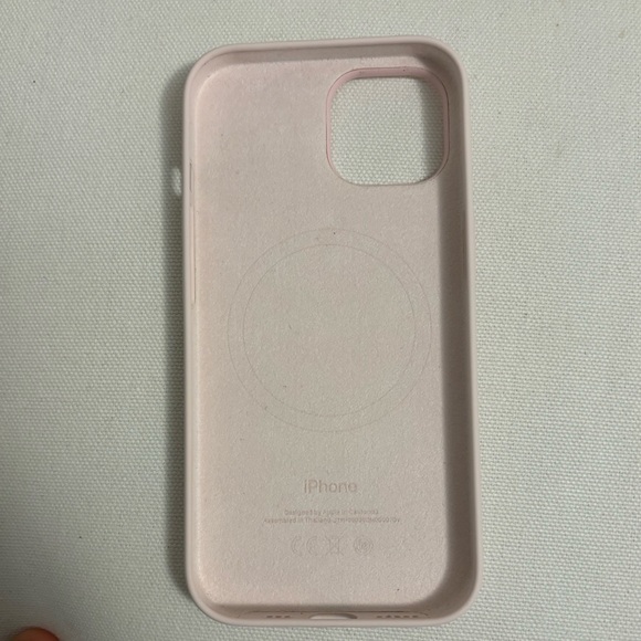 SOLD iPhone 15 Silicone Case with MagSafe - Light Pink - Brand New - Picture 4 of 4